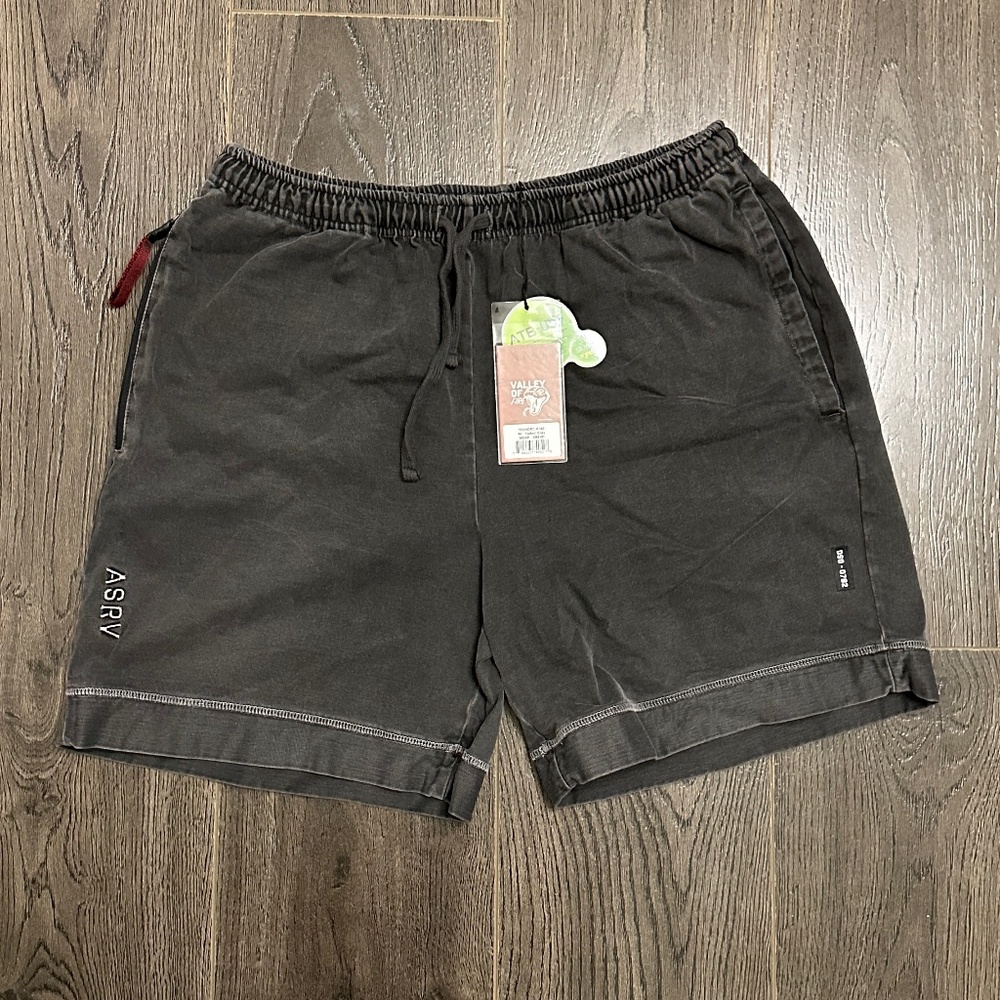 0782. TECH ESSENTIAL™ SWEAT SHORT - FADED GREY sz. M